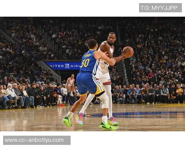 杜兰特强调球队五高阵容助力发挥身高体型优势提升竞争力 杜兰特强调球队五高阵容助力发挥身高体型优势提升竞争力