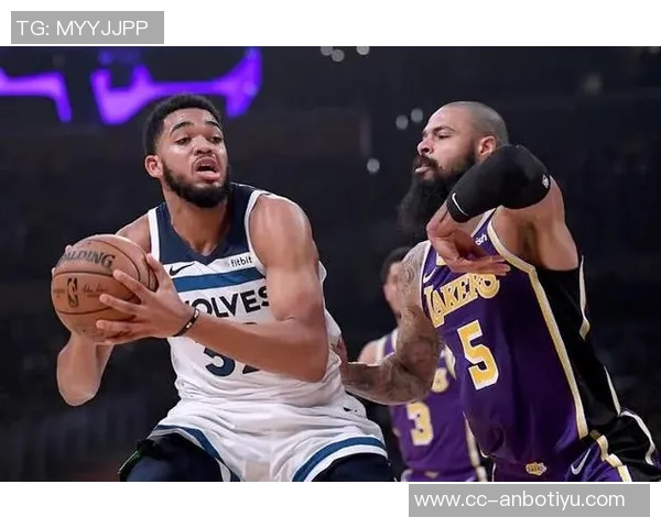 泰森半场表现惊艳高效砍下15分6板2助攻正负值高达18 泰森半场表现惊艳高效砍下15分6板2助攻正负值高达18